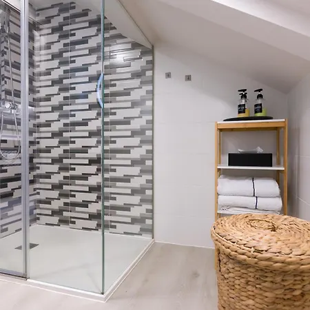 Atico Tipo Loft En San Sadurnino. Appartement San Saturnino