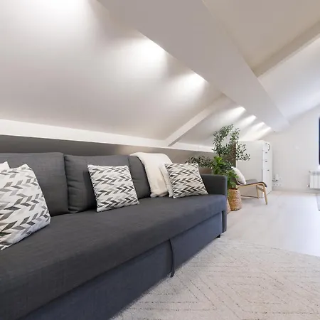 Atico Tipo Loft En San Sadurnino.