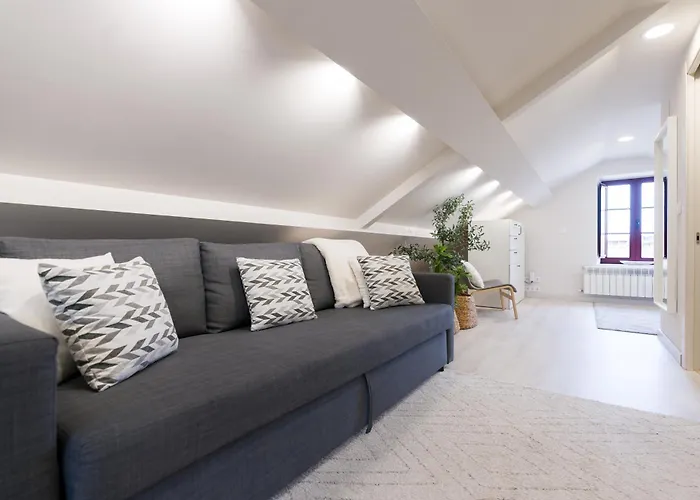 Atico Tipo Loft En San Sadurnino.