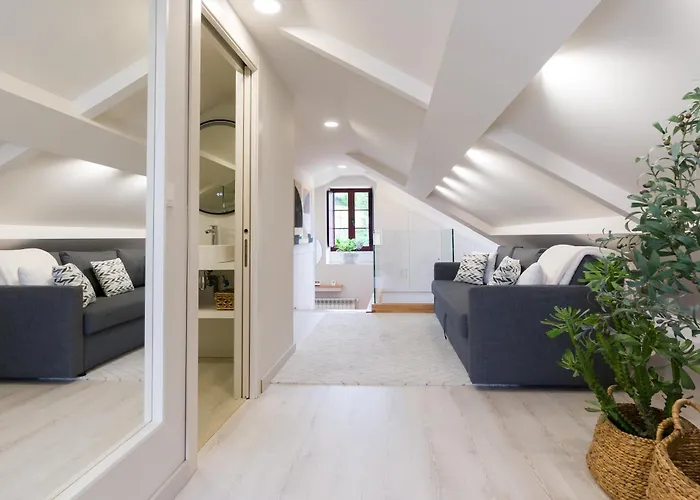 Atico Tipo Loft En San Sadurnino. アパート *